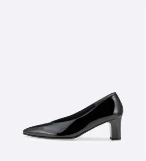 pointed toe pumps