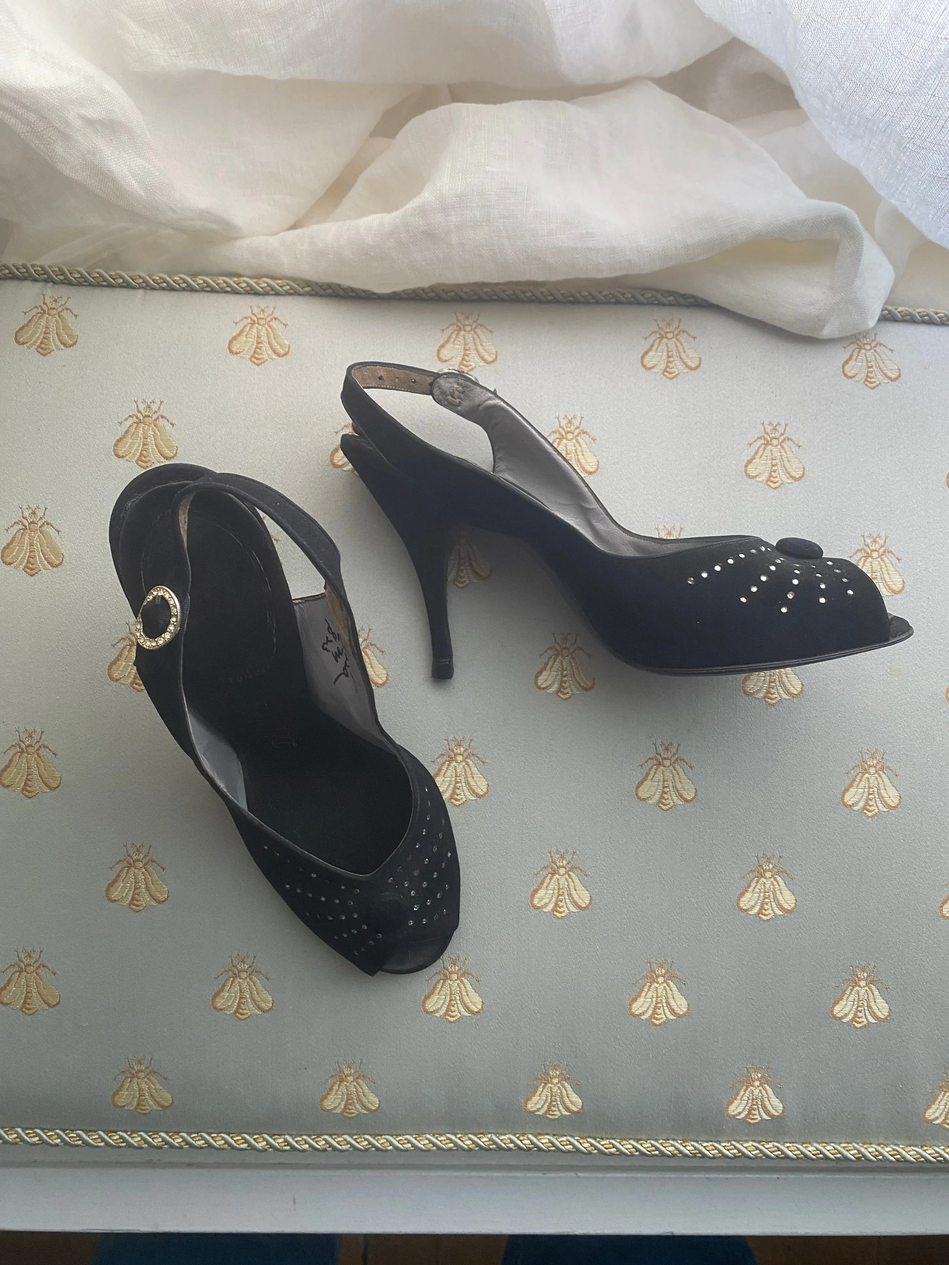 Sophisticated 1950's Delman Slingback 4" Peep toe Pumps With Rhinestones / 6M