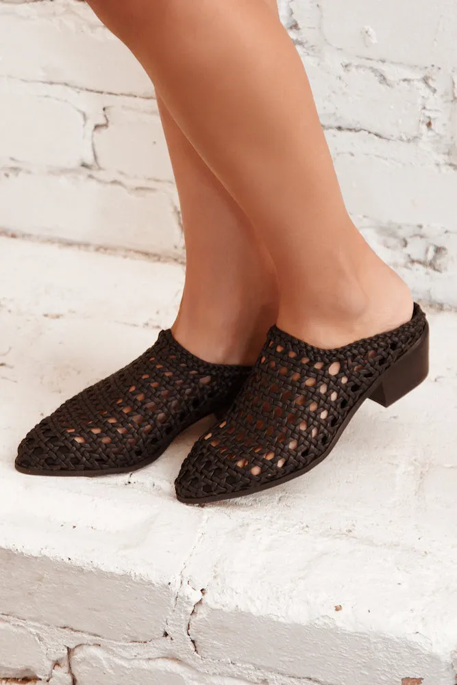 THERAPY Porto Mules Black