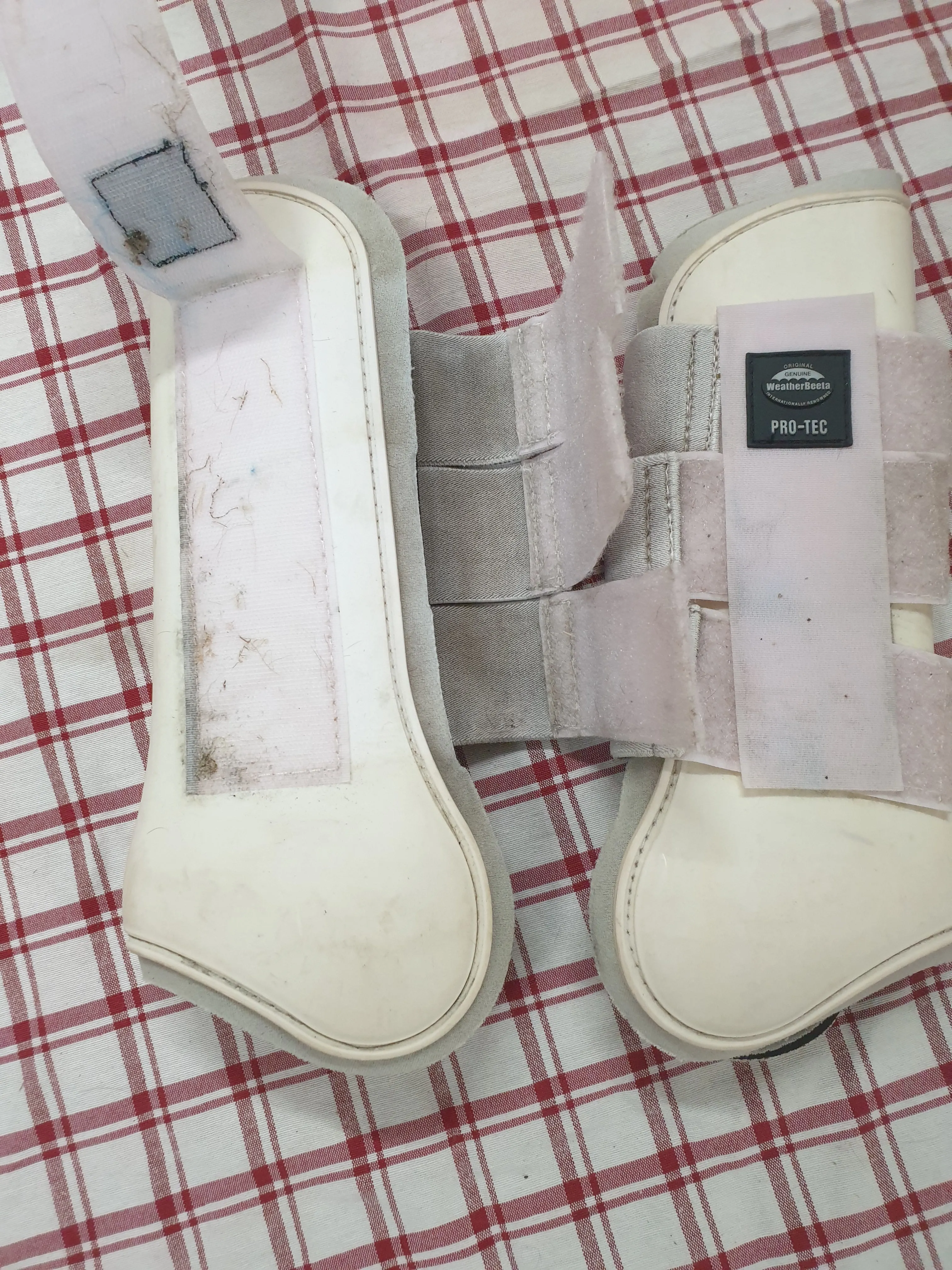White weatherbeeta PRO-TEC brushing boots Full size FREE POSTAGE 🟢